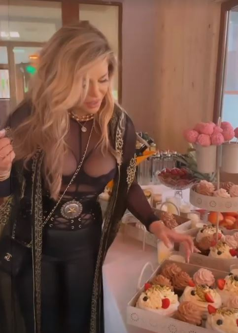 Loredana Groza, surprize după surprize de ziua ei! Sărbătorita a făcut duet cu Luis Gabriel și Prințesa de Aur la petrecerea de azi-noapte | FOTO & VIDEO