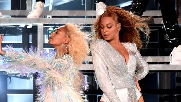 Beyonce și sora ei, Solange, au căzut pe scenă în timpul unui concert. Imaginile au făcut înconjurul lumii