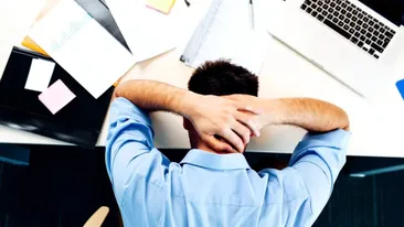 Un angajat în vârstă de 21 de ani a fost concediat pentru că a refuzat să dea mâna cu șeful. A câștigat procesul în Olanda