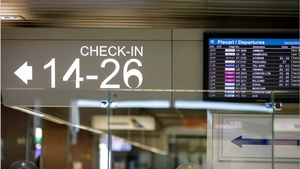 Acțiune în forță a Poliției Capitalei! Zeci de persoane acuzate că au furat produse de lux din aeronavele de pe Aeroportul Otopeni, reținute/ 38 de oameni au fost plasați sub control judiciar