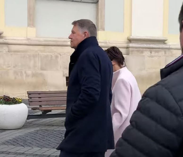 Klaus Iohannis și soția lui. Sursă: Captură CLUJ LIVE TV