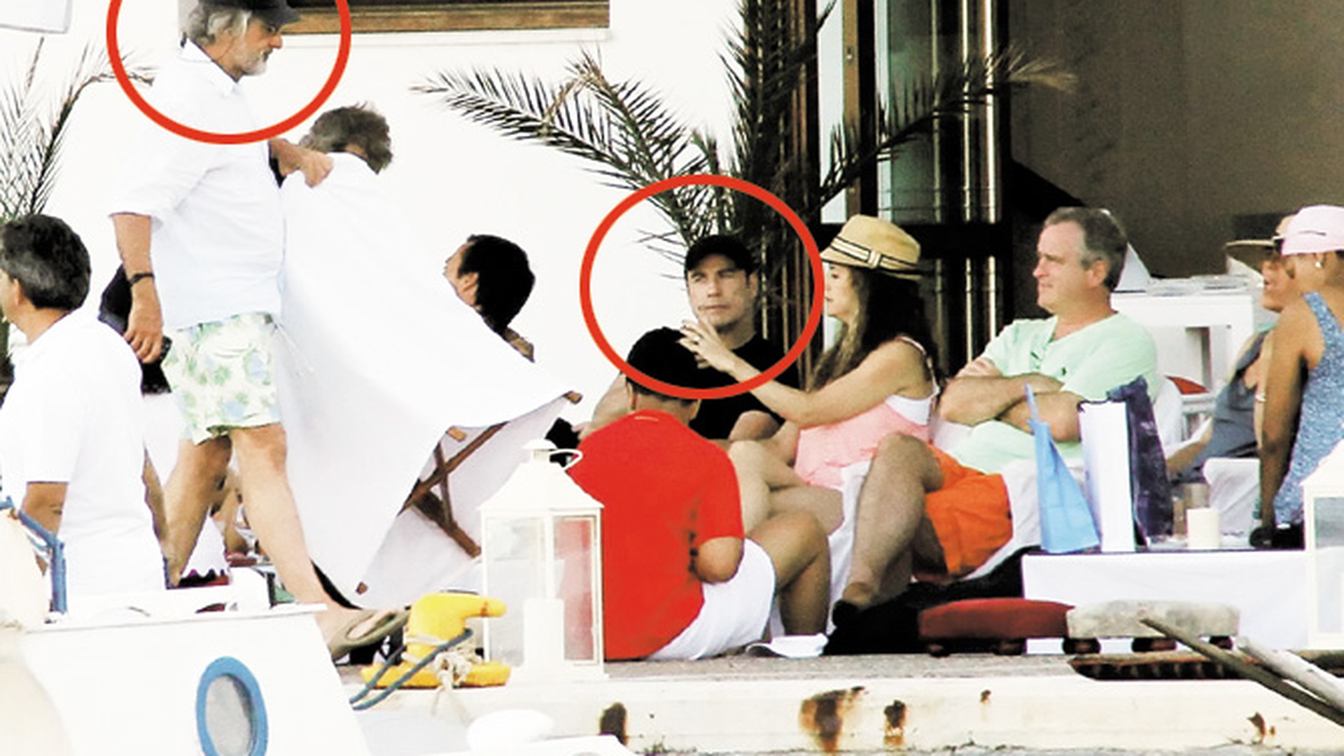 S-au relaxat in insulele grecesti. De Niro si Travolta, impreuna in vacanta