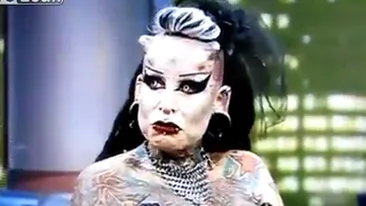 VIDEO Care iti va da cosmaruri! Femeia care a cheltuit 65.000 de dolari ca sa arate ca un drac!