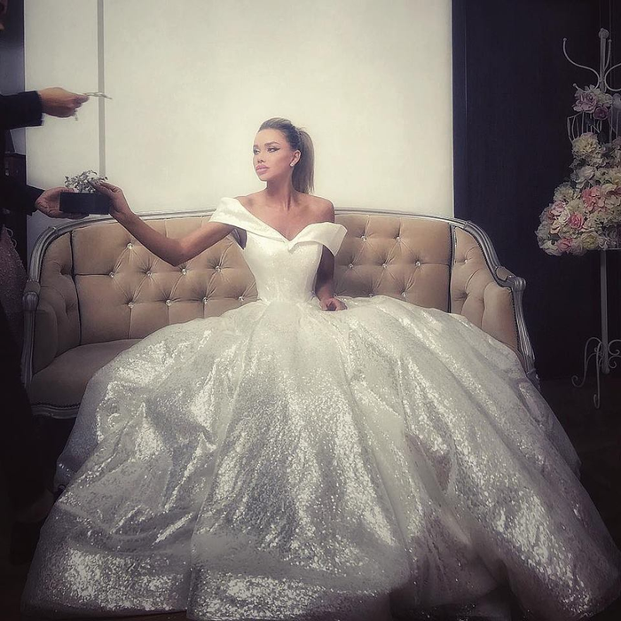 Bianca Drăgușanu visează la ziua nunții cu Alex Bodi?! Are planurile stabilite: “În fața altarului, aş îmbrăca două rochii de mireasă”