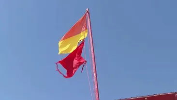 Pericol mare la Marea Neagră! Salvamarii se luptă să convingă turiștii că trebuie să respecte regulile