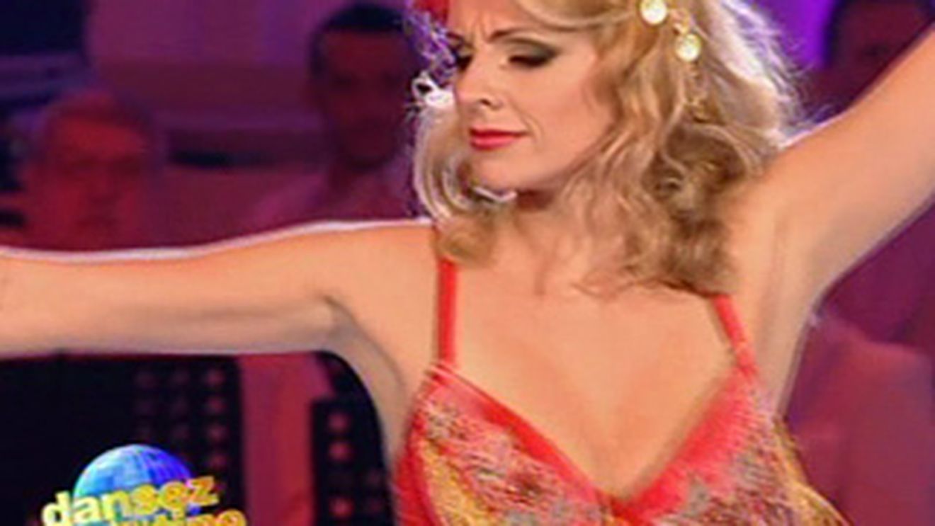 VIDEO Adi Minune a ajuns la "Dansez pentru tine"! Le-a cantat lui Catrinel Sandu si partenerului ei! Uite ce show au facut pe maneaua lui!