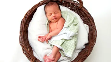 O fetita de sase luni a murit dupa ce medicii au spus ca are doar rosu in gat