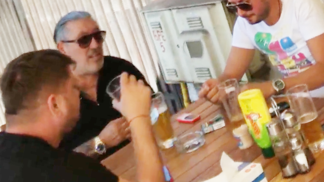 Serghei Mizil, super-relaxat în compania prietenilor