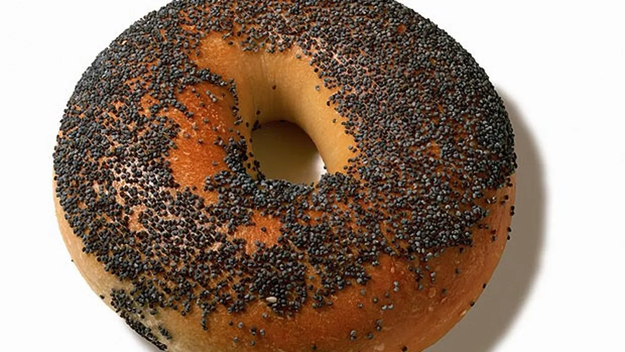 A trăit un cosmar la doar câteva ore de când a născut! O tânără mămică, la un pas de a rămâne fără copil din cauza unui covrig