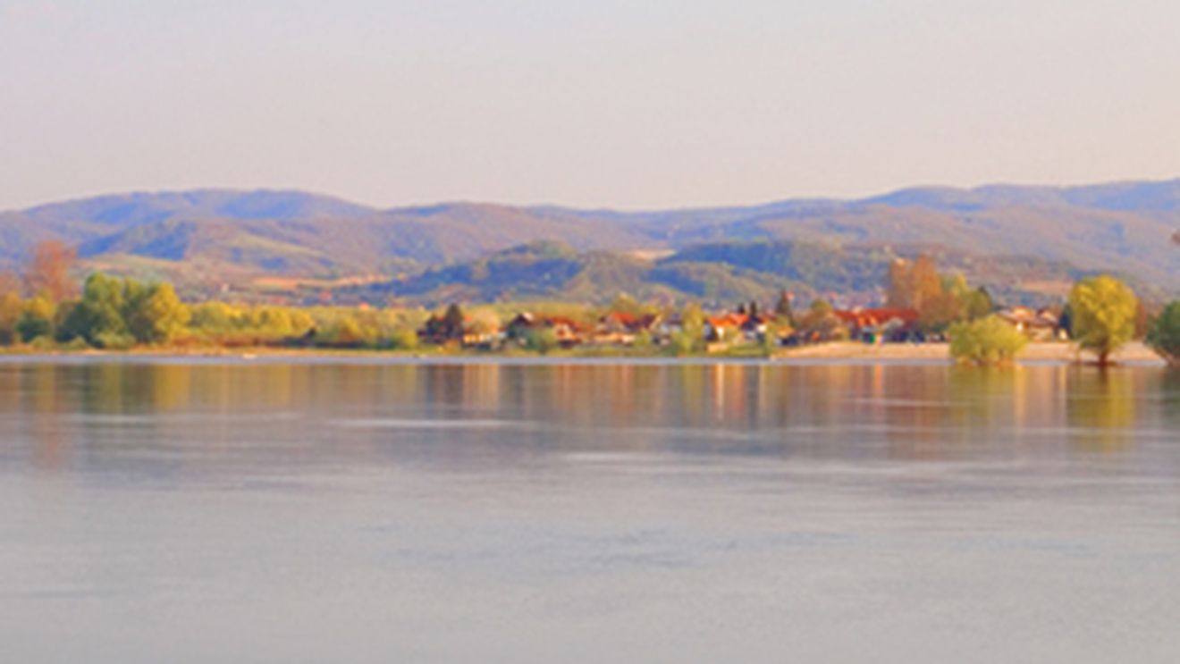 O pata de produs petrolier a fost descoperita pe Dunare!