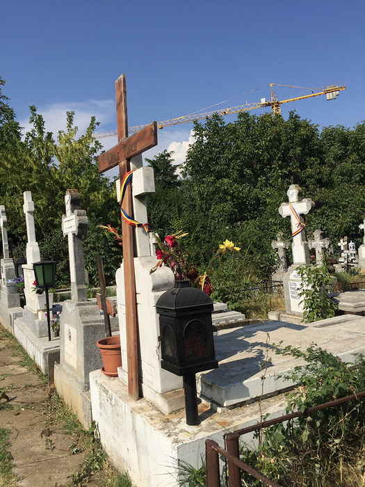Mormântul lui Vasile Turcu este îngrijit săptămânal de Elena, soția lui