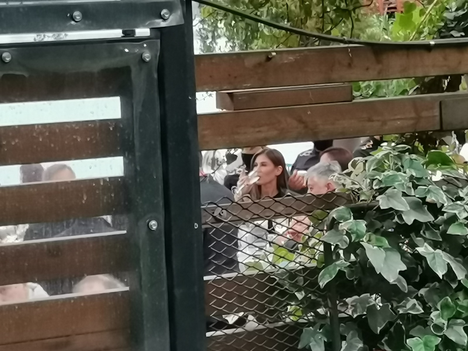 Vedeta de la Kanal D s-a bucurat cu prietenii în primul weekend de relaxare