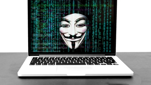 Noua fraudă care îi vizează pe locatarii de la bloc! Atenție, români, riscați să rămâneți fără banii agonisiți