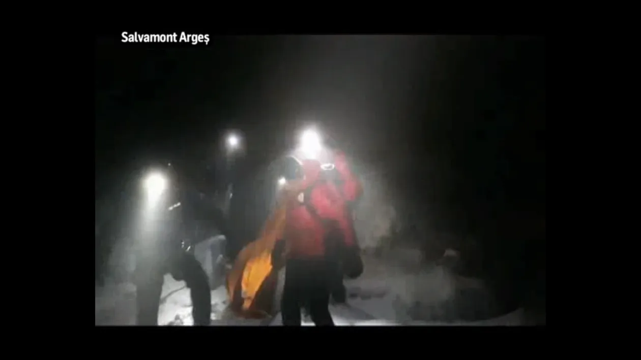 A nins în Făgăraș. Intervenție dramatică a salvamontiștilor pentru salvarea unui tânăr care și-a rupt piciorul (video)