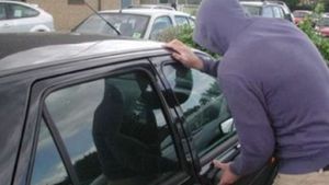 Un fals proprietar a recuperat cheile pierdute ale unei mașini din Constanța și a dispărut cu mașina