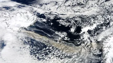 Eruptia vulcanica din Islanda paralizeaza traficul aerian european: peste 20.000 de curse internationale au fost anulate!