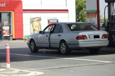 Cei doi sunt gata de plecare către locuința din Cosmopolis