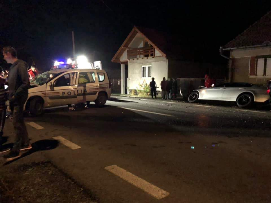 Mașină de poliție, în misiune, a fost implicată într-un accident de circulație