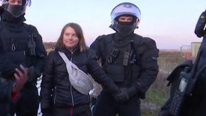 Greta Thunberg îl urmează pe Andrew Tate în spatele gratiilor. De ce a fost reținută activista pentru mediu