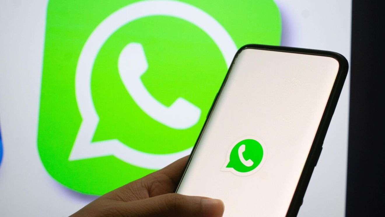 Noua înșelătorie de pe WhatsApp care te lasă fără bani! Victimele oferă conturile lor fără să știe