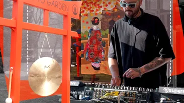 Toată protipendada bucureșteană, duminică, la Casa di David! Japoniaaaa, la Casa di David! Celebrul DJ Dave Andres a pus muzica! IMAGINI TARI!