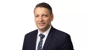 Senatorul Marius Humelnicu: ”Dincolo de interesele şi ambiţia lui Putin, criza umanitară se adânceşte. Această nenorocire trebuie să înceteze!”