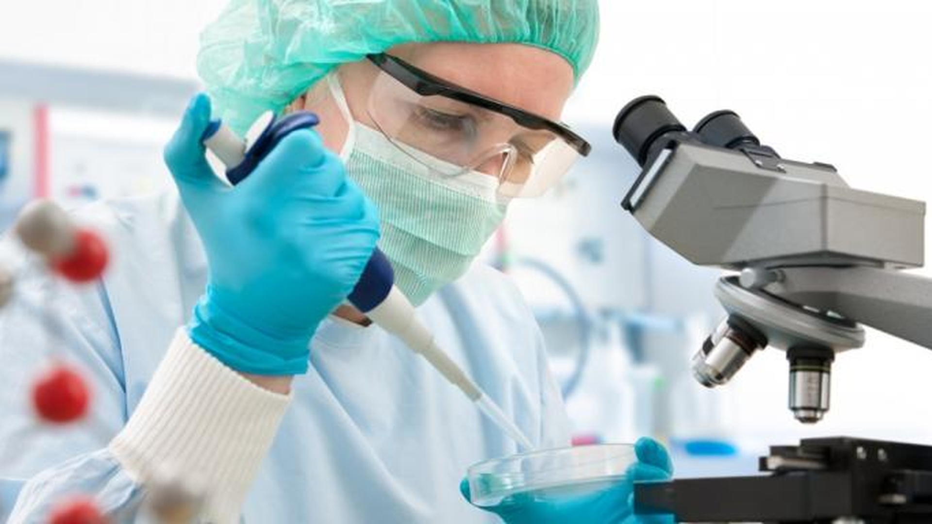 Prima țară din lume care a autorizat infectarea persoanelor sănătoase pentru a testa eficiența medicamentelor anti-COVID
