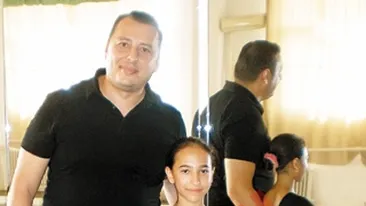 O ajuta pe mica lebada sa mearga mai departe