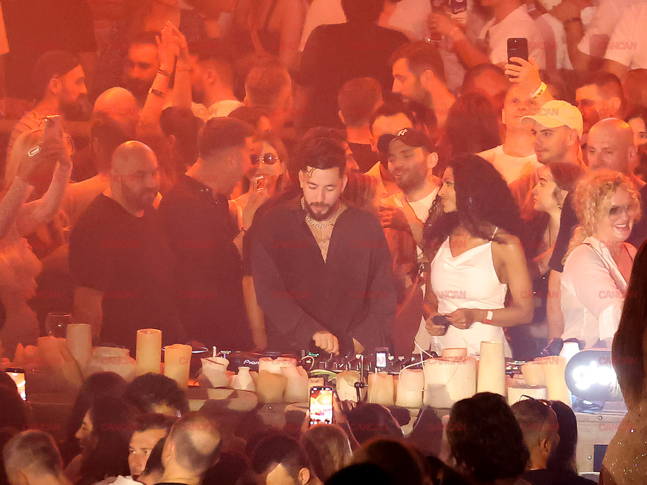Mahmut Orhan a împărțit sarmale la Nuba! Cel mai viral DJ al momentului a făcut show în Mamaia!