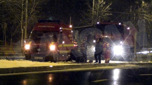 Operatiune spectaculoasa! Cum a fost posibil ca o ambulanta SMURD sa ramana inzapezita in Bucuresti, dupa ninsoarea de ieri!