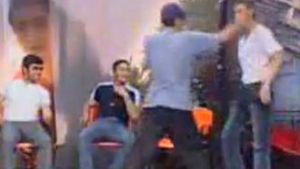 Imagini de colectie. Ti-era dor de o bataie in direct la TV? Vezi aici care au fost cele mai tari scene cu pumni si picioare! Andrei Gheorghe, Tonciu, Roxy Manelista si Naomi au fost protagonistii!