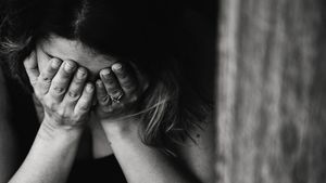 Mai ceva ca-n filme! Cum a decis să se răzbune o femeie pe soțul ei, după ce l-a prins că o înșela