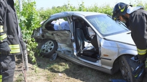 Trei români, răniţi într-un accident în Italia