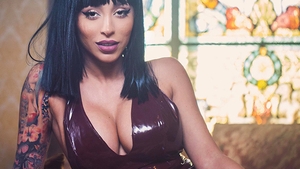 A avut mari probleme cu acneea, iar astăzi a avut curajul să apară nemachiată! Cum arată tenul lui RUBY fără make-up