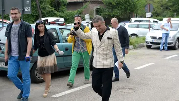 E incredibil ce a făcut Gigi Becali în drum spre puscarie. O poliţistă a râs cu gura până la urechi când a văzut gestul lui