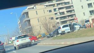Ultima oră. O posibilă amenințare cu bombă la o școală americană din Capitală. Șoseaua Pipera a fost blocată de polițiști