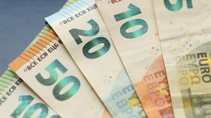 Pare valoroasă, dar îți poate crea probleme serioase. Bancnota pe care mulți nu o mai acceptă