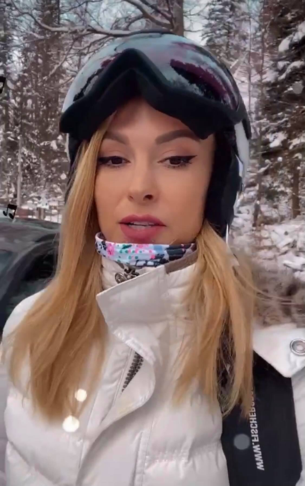 Andreea Bălan a plecat la munte cu iubitul și și-a lăsat fiicele în grija lui George Burcea