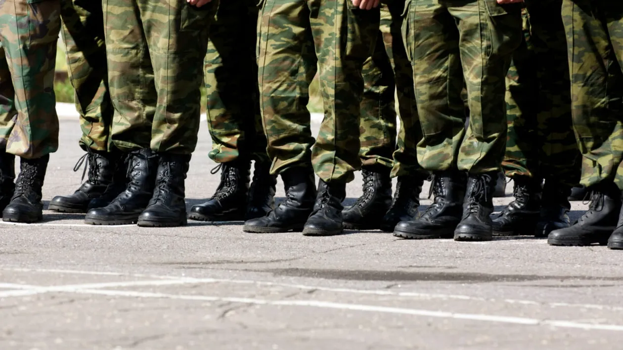 Țara din Europa unde bărbații nu mai pot pleca din țară fără aprobare. Regula intrată deja în vigoare