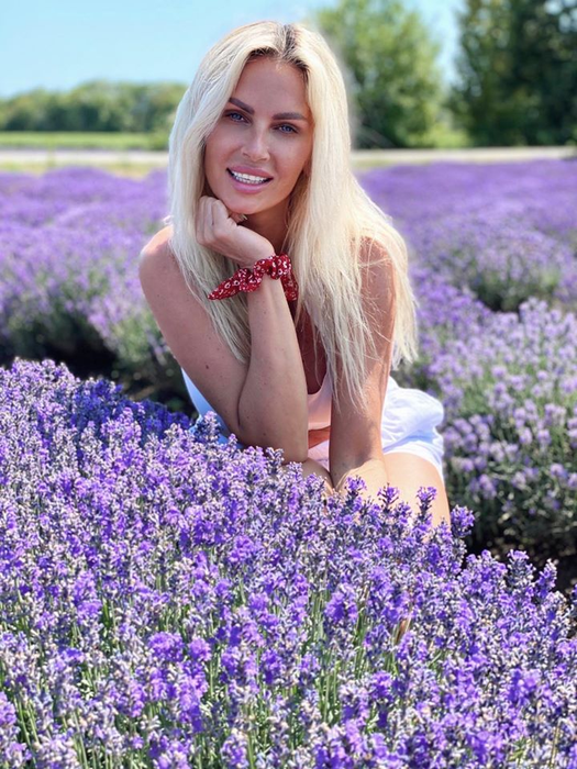 Iulia Albu a umilit-o pe Andreea Bănică pentru criticile acide lansate la adresa ei: “Am primit un mesaj urât în care m-a ameninţat că-mi…”