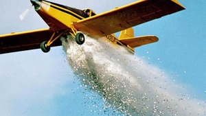 Braşovenii sunt panicaţi după ce s-au trezit că se întâmplă asta! Tone de peşte congelat au fost aruncate din avion
