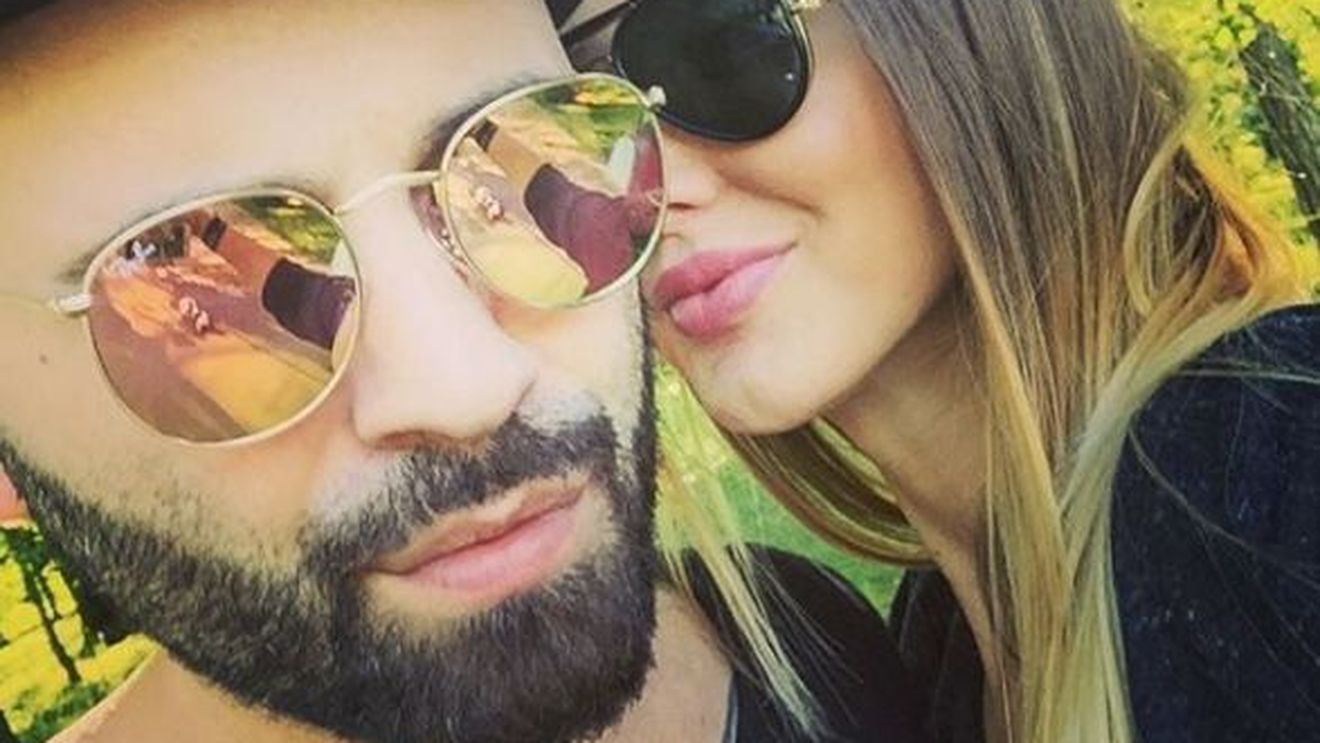 Ce sexy e iubita lui Matteo! S-au pozat pe o plajă exotică, îmbrăţişaţi şi...