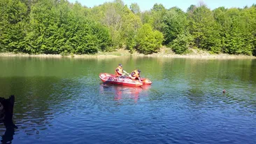 Un bărbat aflat la pescuit, dat dispărut, este căutat cu două bărci de pompierii din Teleorman