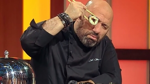 Uluitor la Chefi la Cuțite! Scărlătescu și-a făcut icoană și a apărut cu ea în emisiune: ”Se vor face cu tine în loc de Arsenie Boca!”