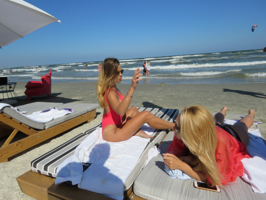 Sexy-Roxănica a ”incendiat” plaja din Mamaia