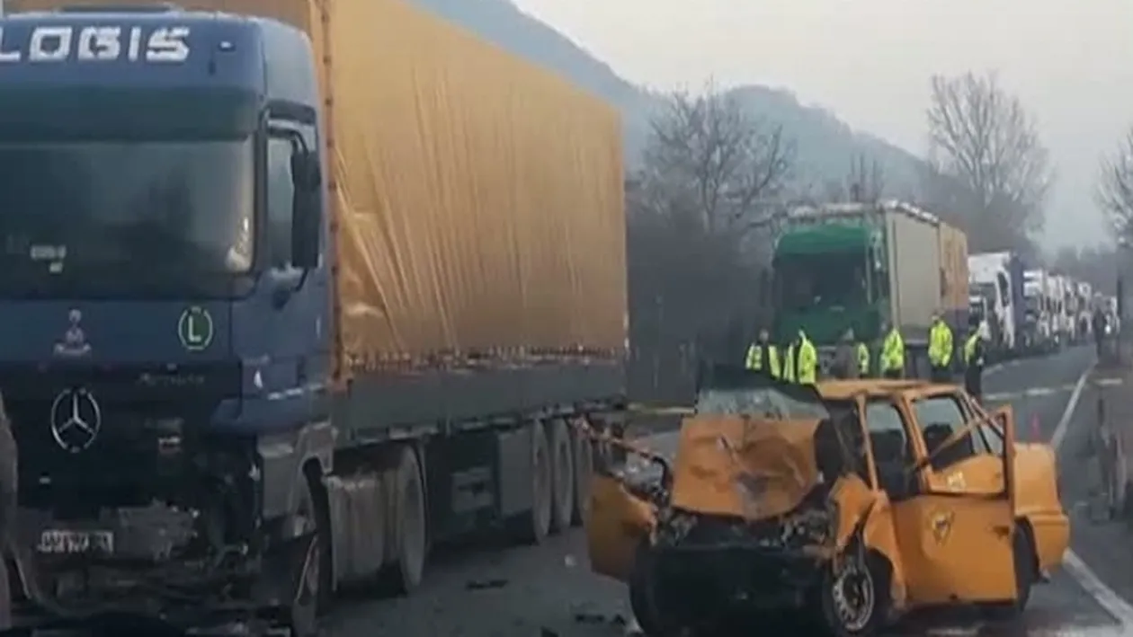 Accident grav în Mehedinţi. Un bărbat a fost strivit de două TIR-uri