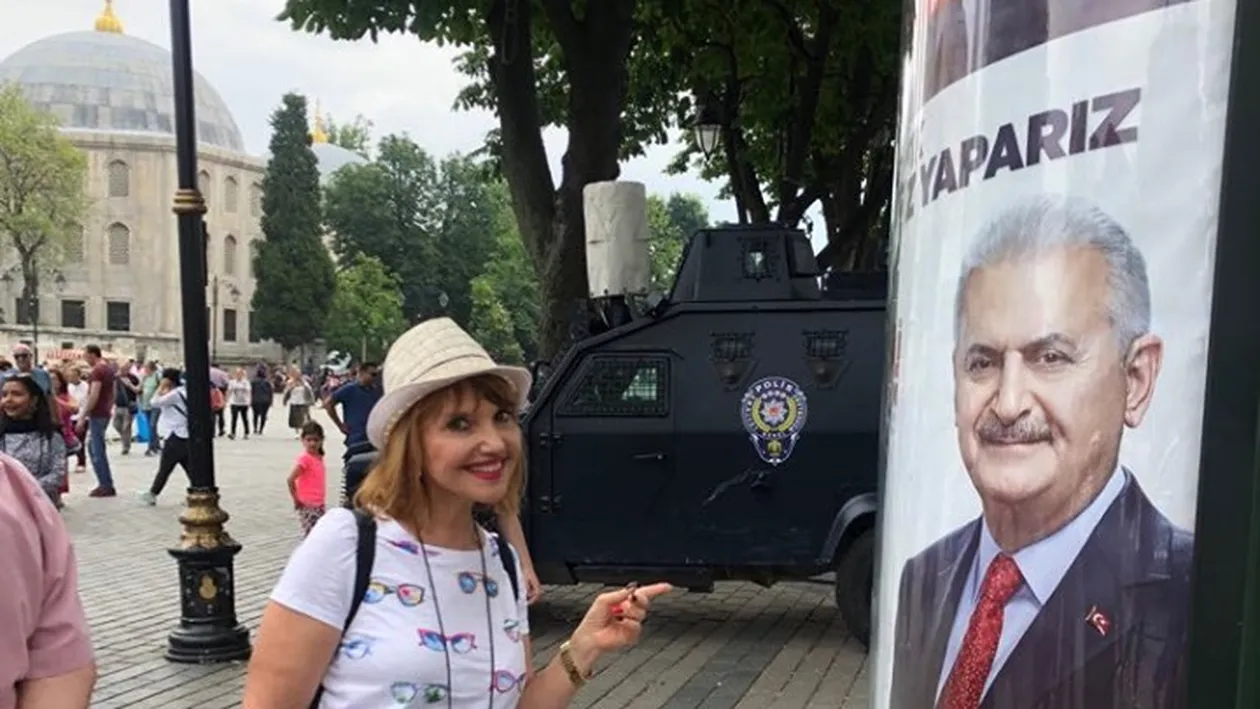 Echipa Marinei Almășan s-a ciocnit de chipul lui ”Liviu Dragnea” pe toate străzile din Istanbul.