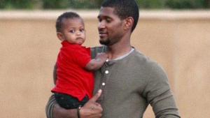 Usher trece prin momente grele! Fiul cântăreţului a fost internat de urgenţă la spital