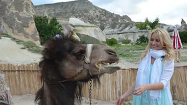 Laurei Cosoi ii prieste viata de burlacita! Uite cum s-a distrat in Cappadocia!