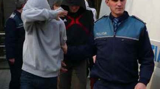 Doi tineri au fost prinsi de politie in timp ce jefuiau Casa de Pensii din Suceava!